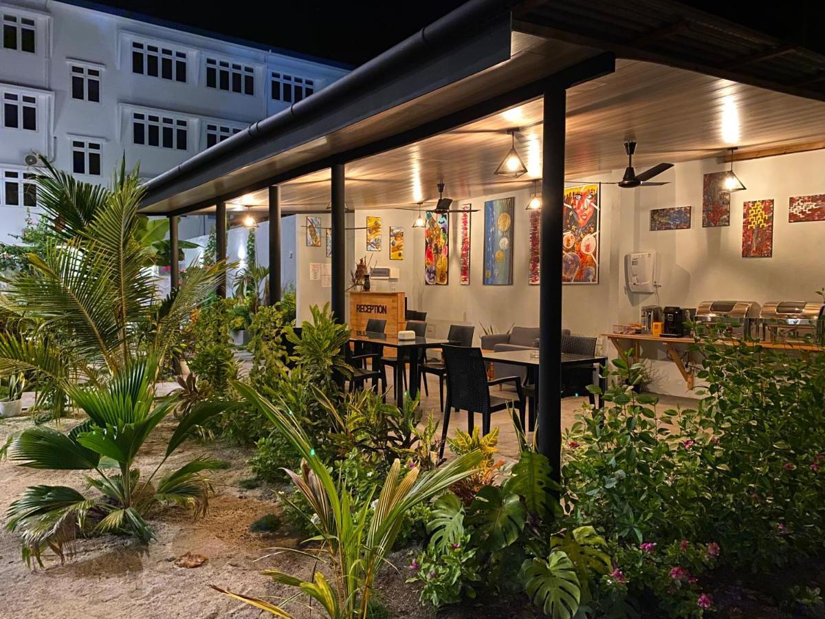 Chillax Thoddoo Hotel Exterior photo