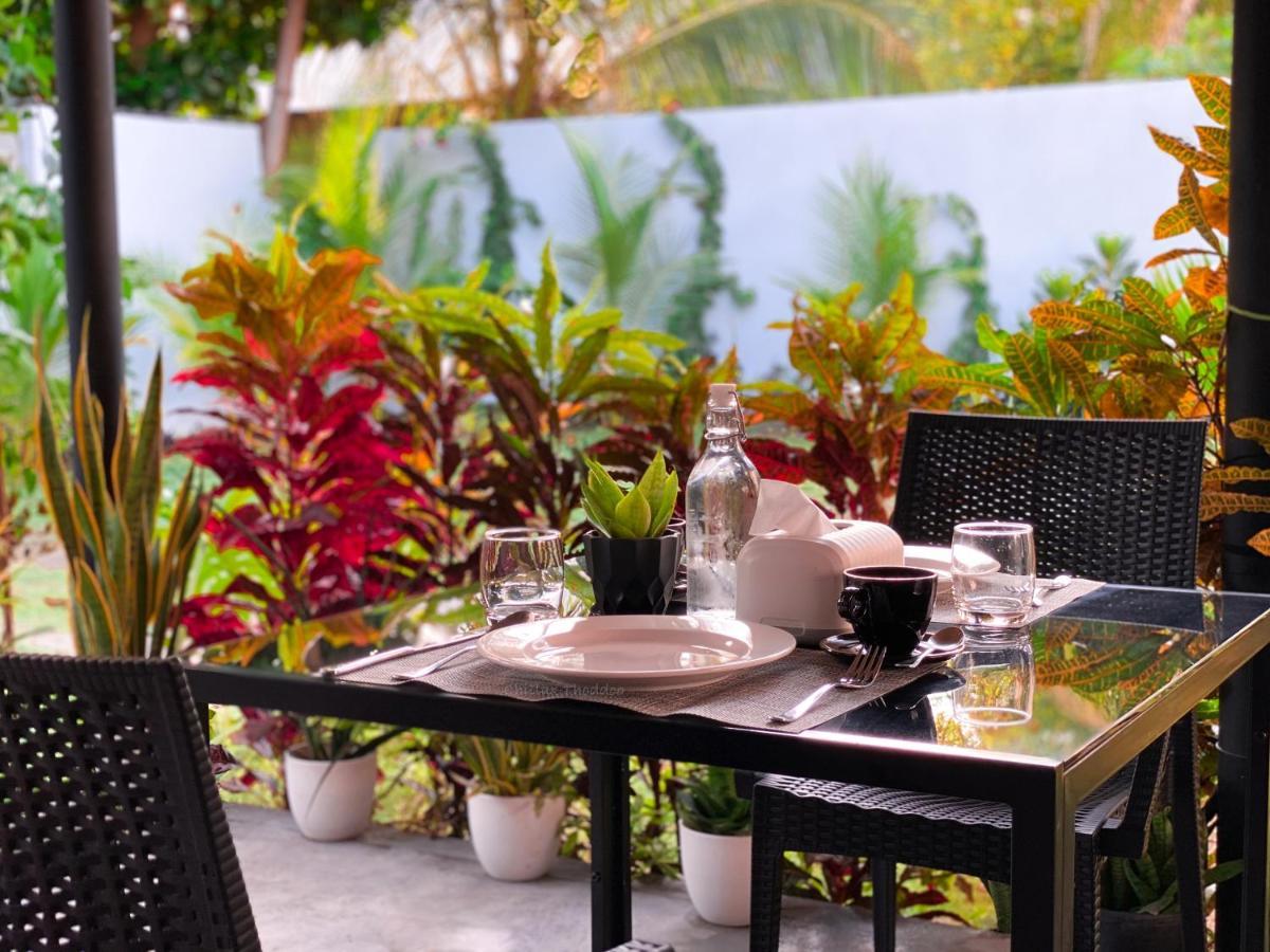 Chillax Thoddoo Hotel Exterior photo